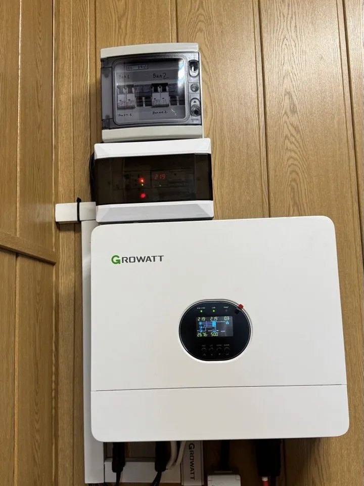 Инвертор Growatt 6 кВт на стене квартиры — солнечная станция 6 кВт для квартиры, ул. Кузьмина, Одесса (2026)