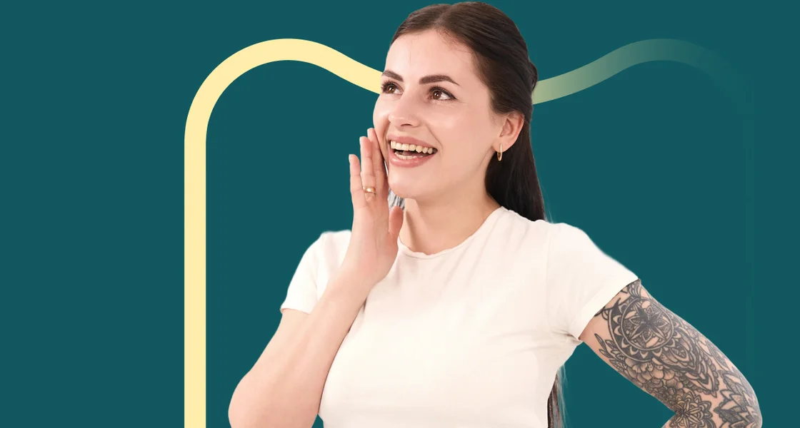 Щаслива пацієнтка після лікування карієсу кореня зуба у стоматології «Мрія» в Броварах